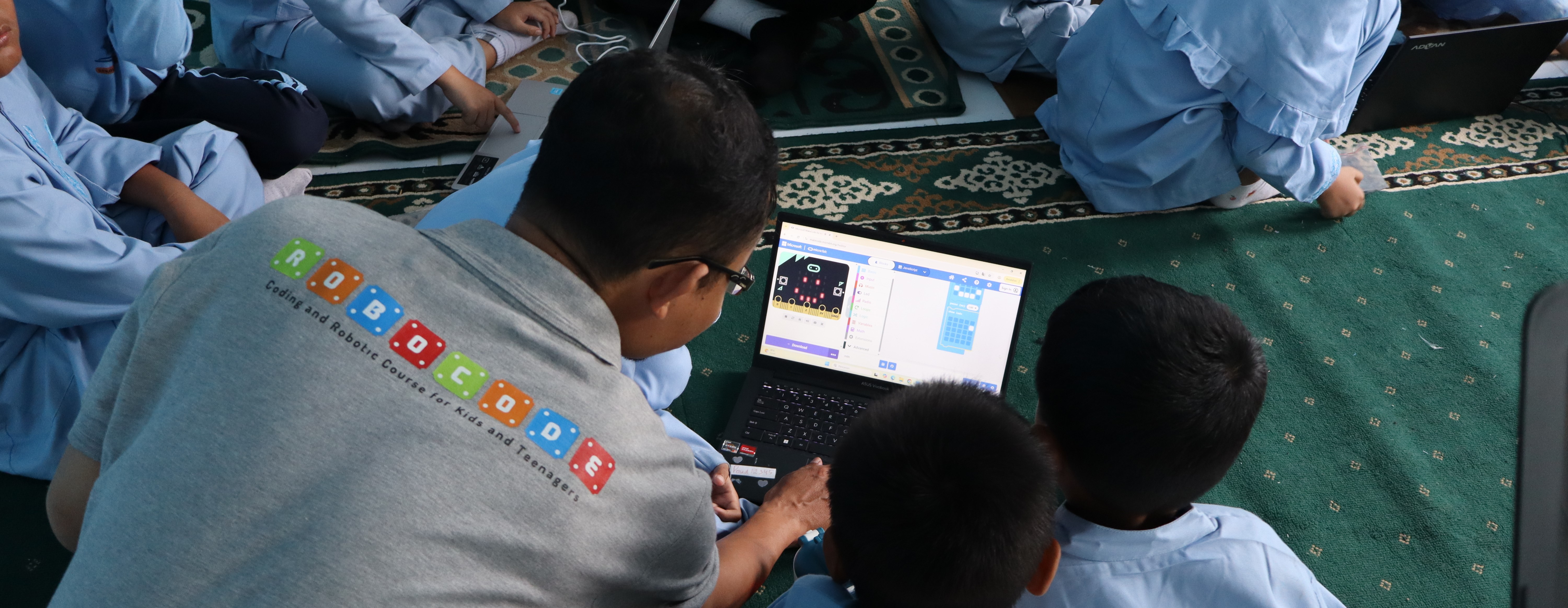Belajar menjadi Kreator Teknologi Lewat Robotic Class