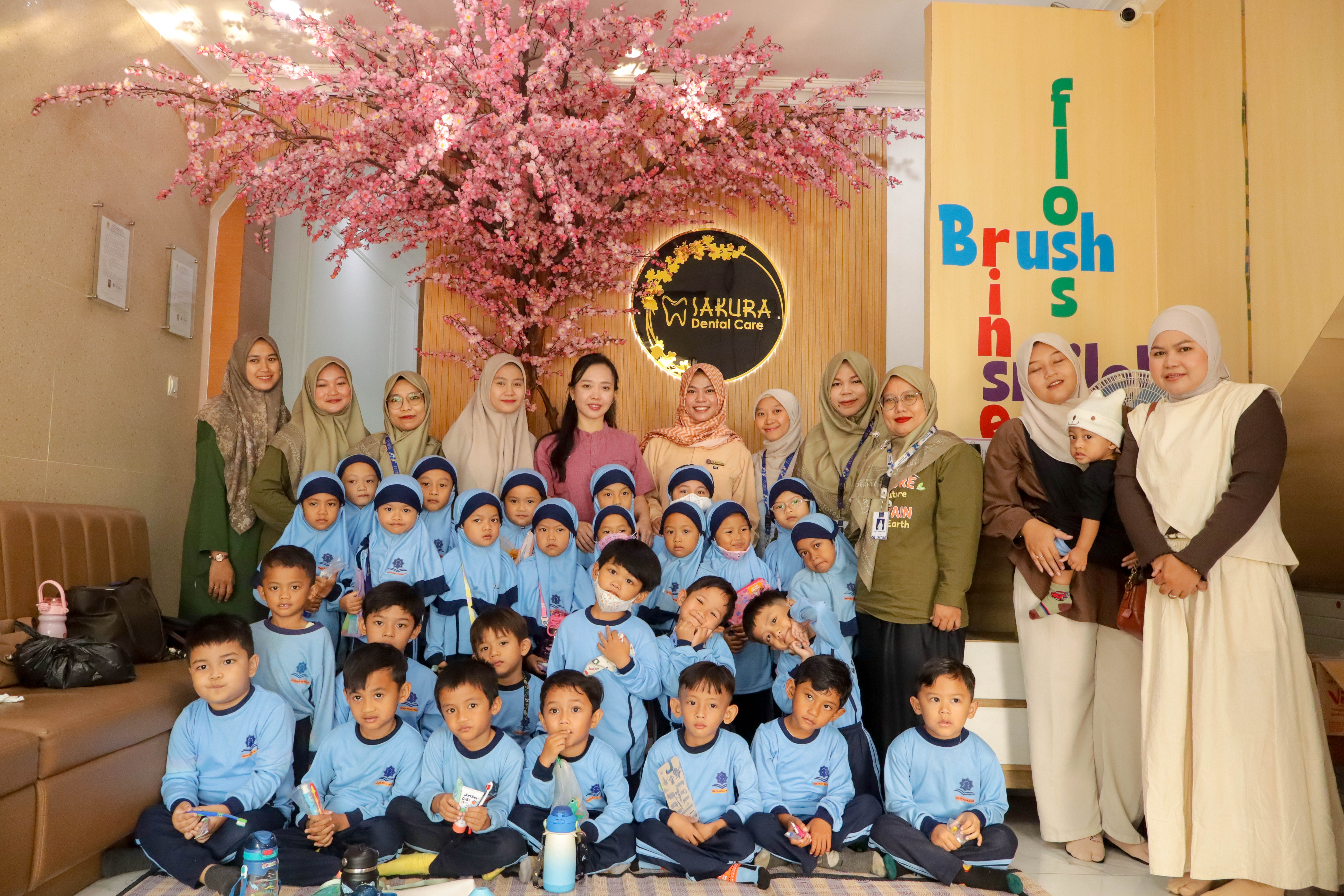 PAUD Al Khair Kenalkan Pentingnya Menjaga Kesehatan Gigi Melalui Kegiatan Pemeriksaan di Sakura Dent